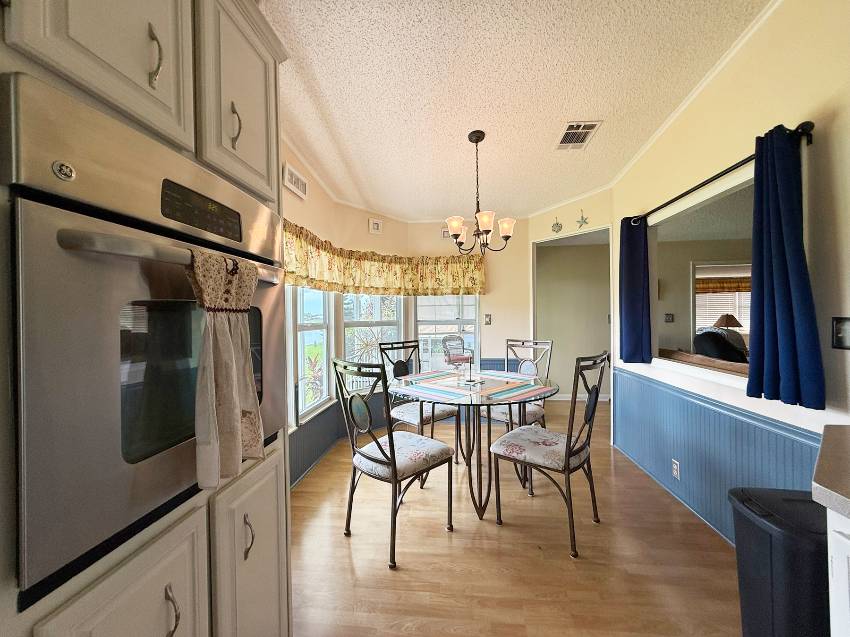 8111 Buena Vista Drive a Ellenton, FL Mobile or Manufactured Home for Sale